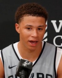 卡特-布莱恩特：人人都想得分 而我想要通过防守赢得出场机会