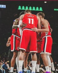 九游-烂到家！快船彻底沉了，赛季6次领先10分+被翻盘，1数据倒数第一