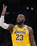 名记：詹姆斯一夏天都在表达没受到足够重视 他首次无法掌控生涯