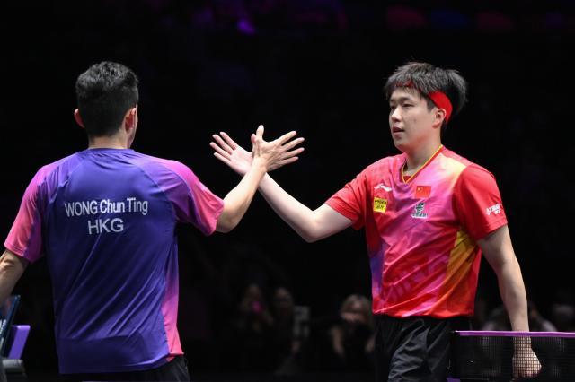 1725975709090009704.jpg (体育)(2)乒乓球——WTT澳门冠军赛:王楚钦晋级XxjpseC007261_20240910_PEPFN0A001.jpg